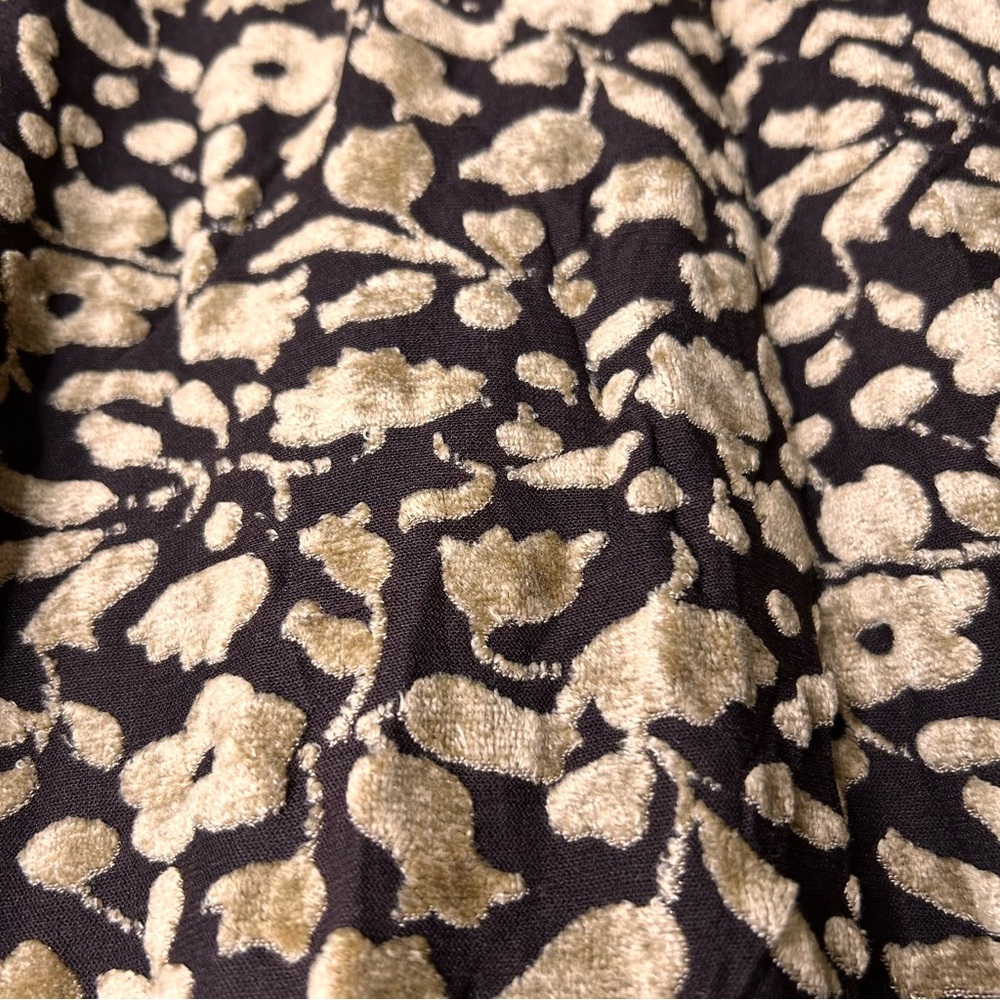 New York & Company Retro Brown and Gold Floral Top - Size Medium - Picture 7 of 10